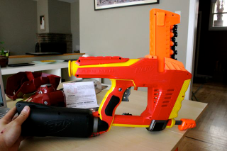 Illustration for article titled Iron Man Toys: Guns and Action Figures...Made of Plastic